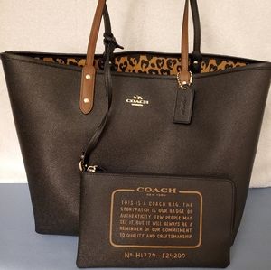 Coach Reversible Tote (Black/Leppard)